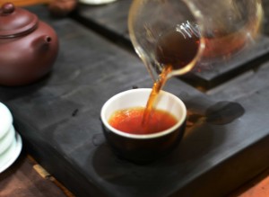 Sheng puer being poured
